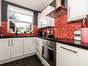 Fridge, microwave, oven, dishwasher - City convenience - the whole package - Pass the Keys (Teddington)