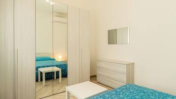 2 makuuhuonetta, silitysrauta/-lauta, ilmainen Wi-Fi, vuodevaatteet