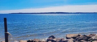 Waterview gem, steps to the shore w/ private pool