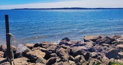 Waterview gem, steps to the shore w/ private pool
