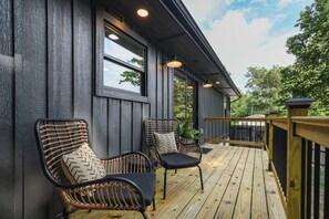 Terrace/patio - Smokies Pond Escape/Secluded Mtn cabin w/pond/Fish’n/Hot tub/2 fenced yards/Pets (Pigeon Forge)