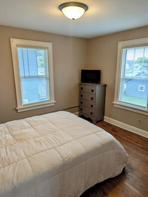 2 habitaciones, tabla de planchar con plancha, wifi y ropa de cama