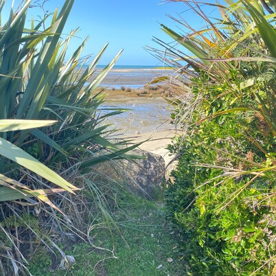 The Cockle - Private Beach Abode