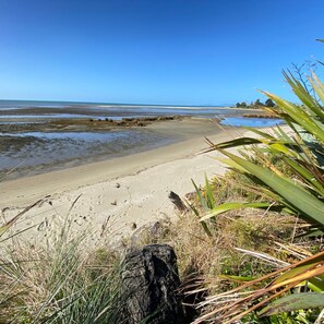 House | 1 bedroom, Internet - The Cockle - Private Beach Abode (Pakawau)