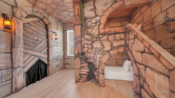 8 slaapkamers, een strijkplank/strijkijzer, reisbedje, gratis wifi