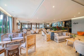 3 間酒吧/酒廊、池畔酒吧