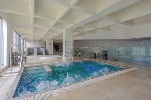 Bain à remous, soins corporels, gommages corporels, soins du visage