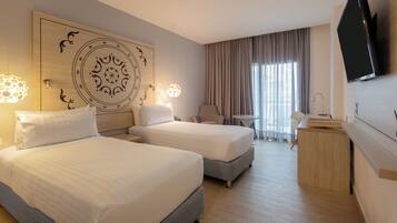 Phòng Deluxe, 1 giường cỡ king, ban công | 1 phòng ngủ, minibar với thức uống miễn phí, két bảo mật tại phòng, bàn