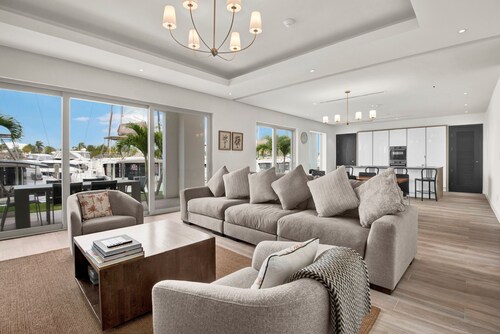 Upscale One Marina Condo at Palm Cay, luxury amenities, 4 Bedrooms.