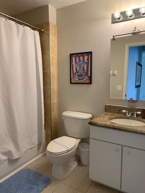 Dusche, Handtücher, Toilettenpapier