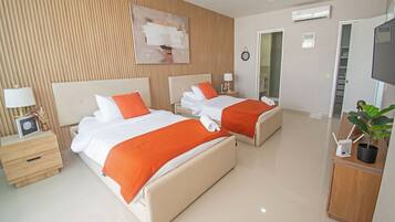 2 bedrooms, Egyptian cotton sheets, premium bedding, blackout curtains