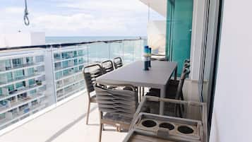 Apartment | Outdoor dining