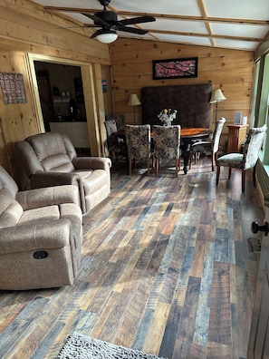 Smart TV, fireplace, books, stereo - Quiet Smoky Mountains Cabin Private Pond, Catch&Release Fishing, Peaceful Views (Sevierville)