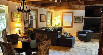 Bass Pond Lodge Private Pond, Fire Pit, Peaceful Getaway in Sevierville