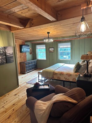 3 habitaciones, escritorio, tabla de planchar con plancha y wifi gratis 