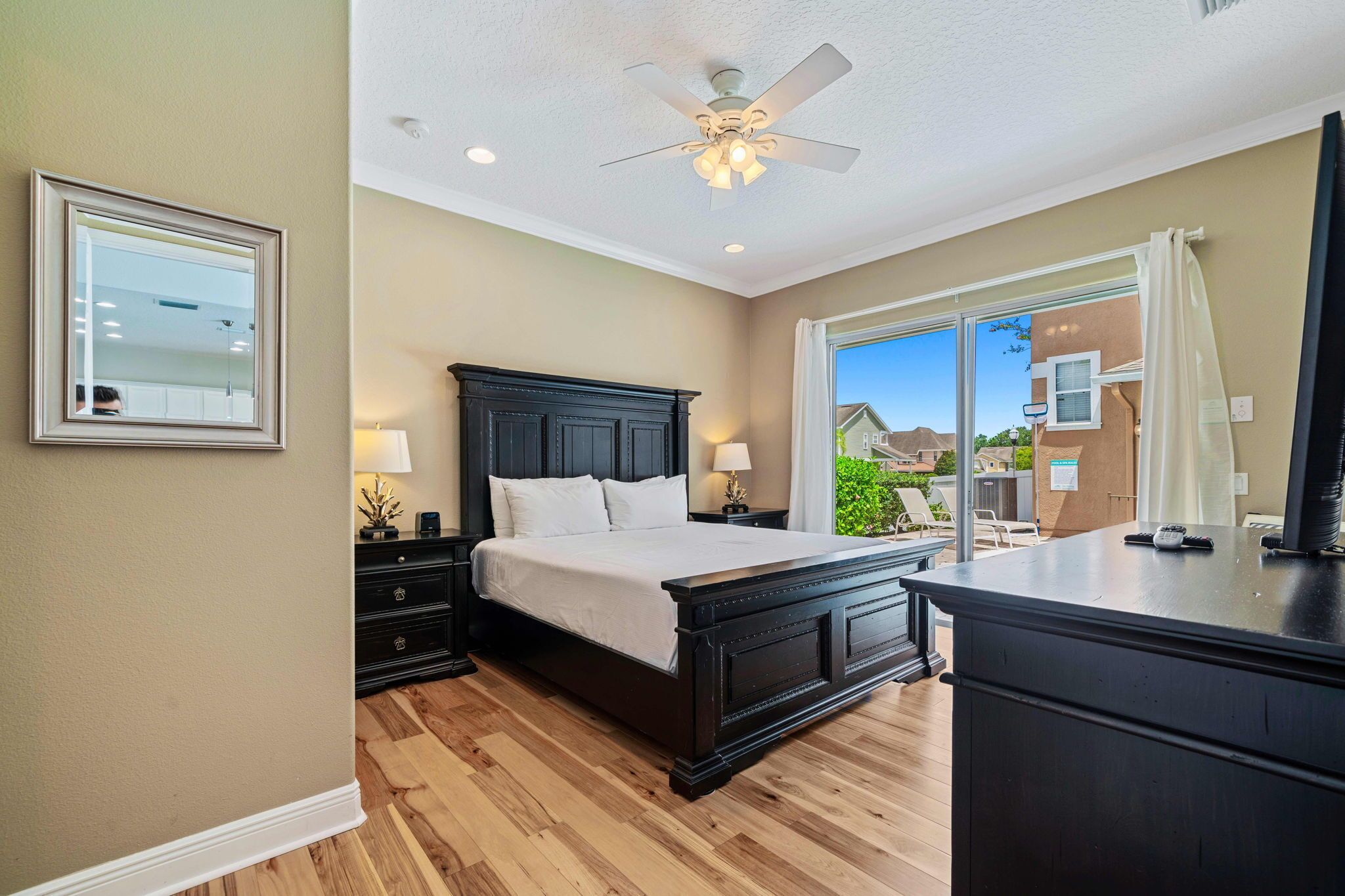 5 bedrooms, iron/ironing board, WiFi, bed sheets