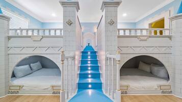 5 slaapkamers, een strijkplank/strijkijzer, wifi, beddengoed