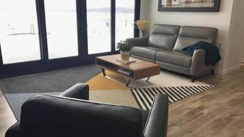 Smart TV, fireplace, stereo