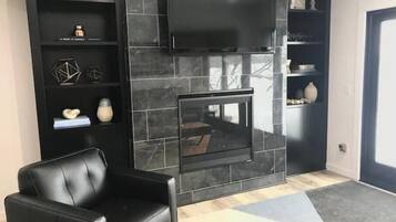 Smart TV, fireplace, stereo