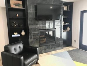 TV connectée, cheminée, chaßne hi-fi