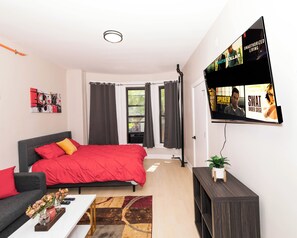 1 habitación, escritorio, tabla de planchar con plancha y wifi gratis