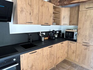 Mikrowelle, Ofen, Geschirrspüler, Toaster