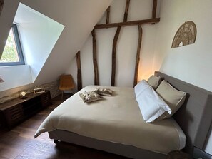 1 quarto, Wi-Fi de cortesia, roupa de cama