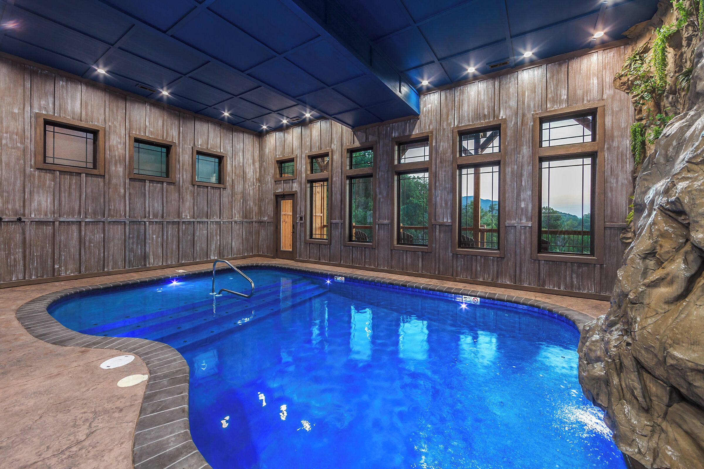 Inomhuspool och uppvärmd pool