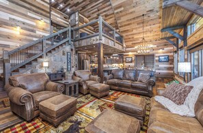 Smart TV, fireplace - Spacious Cabin W/ Amazing Views Nestled In Gated Community W/ Heated Salt Pool (Sevierville)