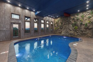 Alberca techada y alberca climatizada