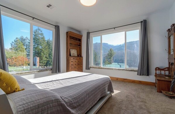 5 bedrooms, WiFi, bed sheets