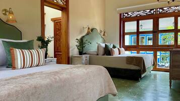 Suite estudio familiar | Tabla de planchar con plancha, wifi gratis, ropa de cama