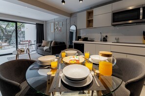 Departamento de lujo, Terraza, vista a la ciudad | Comedor