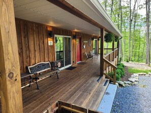 Terrace/patio - Family Mountain Getaway, Stay in the New River Gorge Area, Near Glade Creek Farm (Raleigh County)