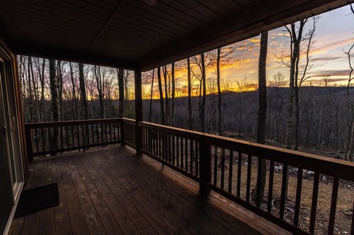 Boho Getaway for Two, Stay near the New River Gorge and Glade Creek Farm