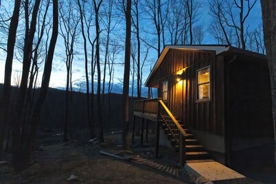 Boho Getaway for Two, Stay near the New River Gorge and Glade Creek Farm