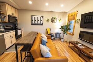 Televisión y chimenea 