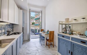 Kjøleskap, kokeplater og oppvaskmaskin