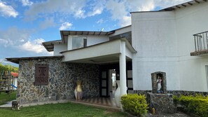Front of property - Finca Hotel Castillo del Toro (Armenia)