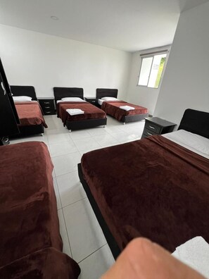 Room | Iron/ironing board, free WiFi - Finca Hotel Castillo del Toro (Armenia)
