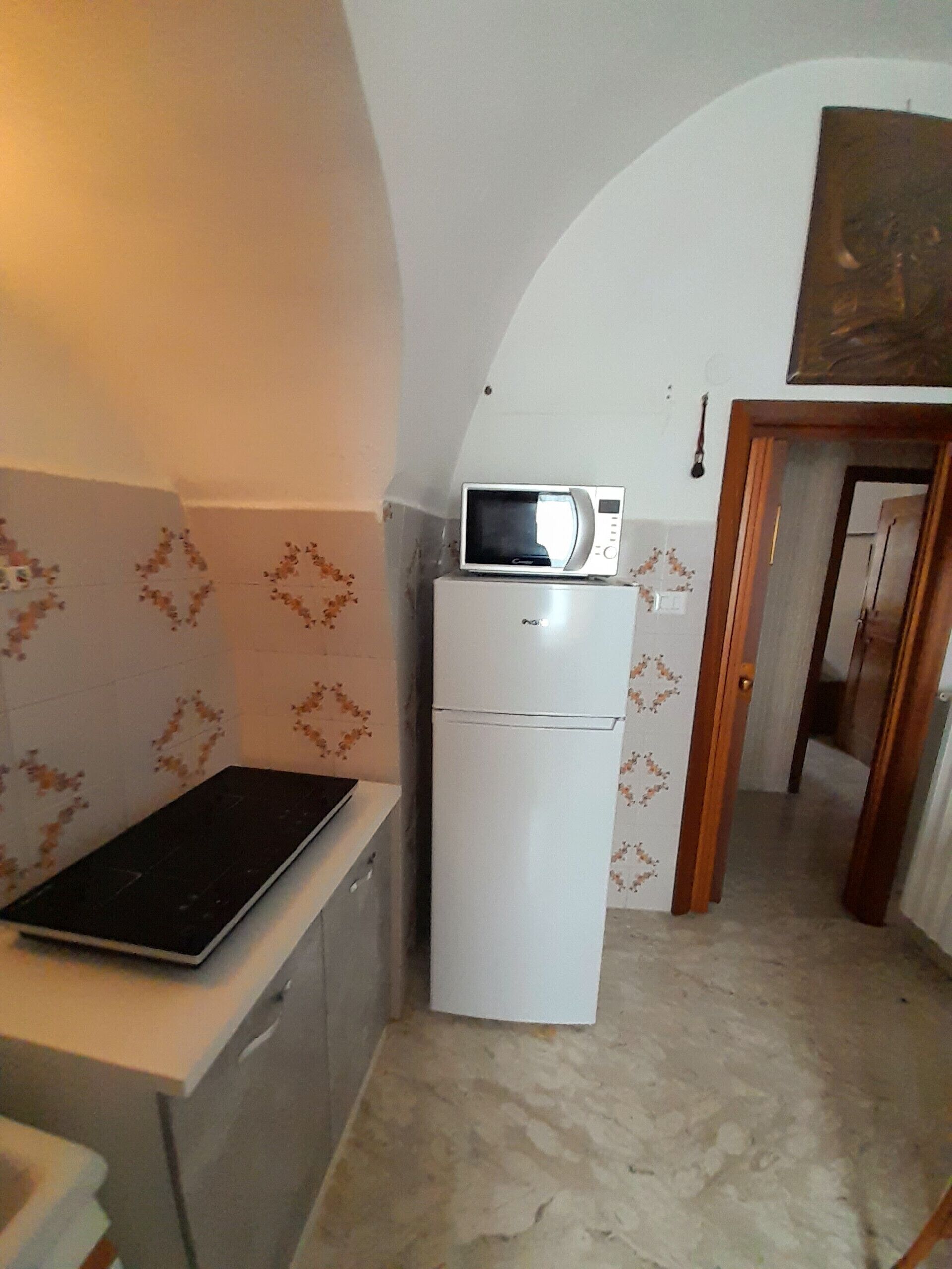 Fridge, microwave, coffee/tea maker, cookware/dishes/utensils