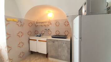 Réfrigérateur, micro-ondes, cafetiÚre/bouilloire