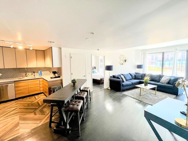 Interior - 2BR/2Ba Apt-5 min to Seton Hall w/patio & parking (East Orange)