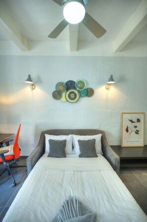 Iron/ironing board, free WiFi, bed sheets
