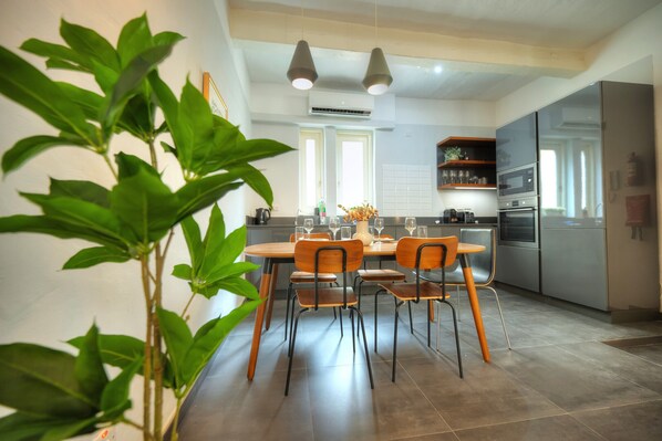 Dining - Traditional townhouse, terrace near Valletta WENG1-1 (Floriana)