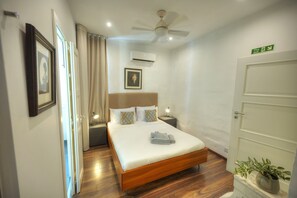 Iron/ironing board, free WiFi, bed sheets - Traditional townhouse, terrace near Valletta WENG1-1 (Floriana)