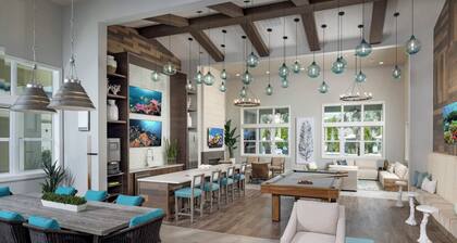 Resort Feel 2BR-KING Bed-Pool-Hot Tub-Gym-Gated-Wifi-Elevator-Pet-Moffitt Cancer