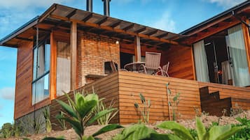 Deluxe Cabin, Jetted Tub, Lakeside | Premium bedding, desk, laptop workspace, free WiFi