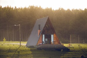 Romantic Chalet, Jetted Tub, Lake View