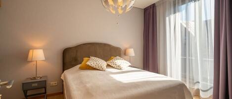 1 bedroom, iron/ironing board, travel cot, WiFi